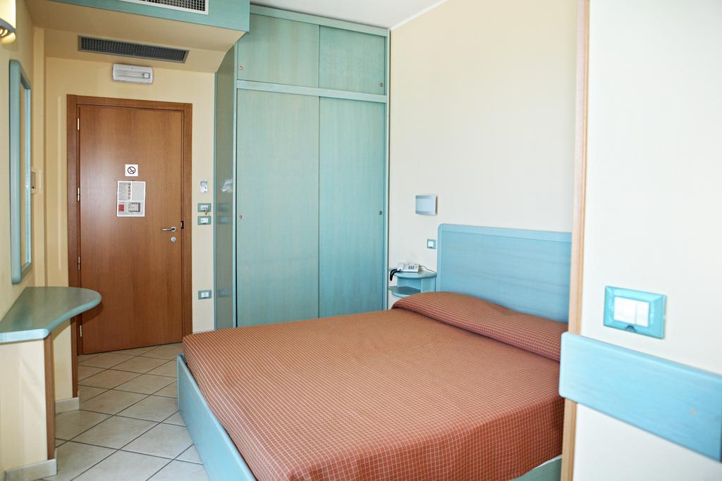 Abbazia Club Hotel Marotta Ruang foto