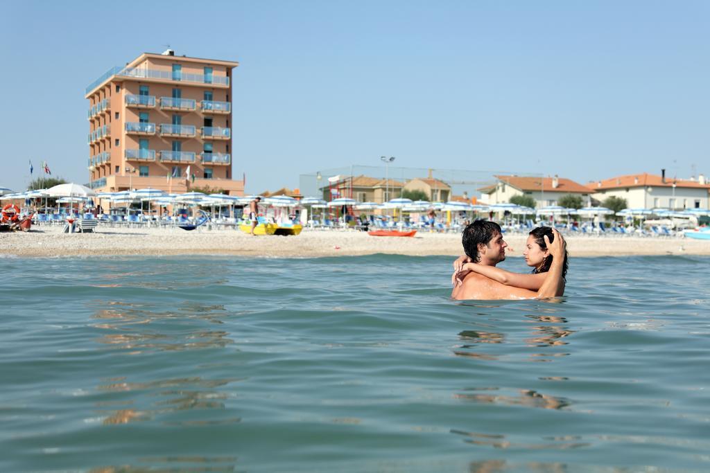 Abbazia Club Hotel Marotta Bagian luar foto