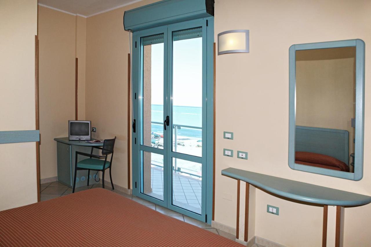 Abbazia Club Hotel Marotta Ruang foto